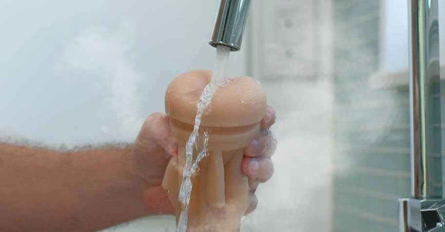 onahole wassen met warm water