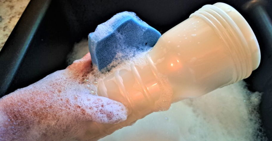 een pocket onder de huid schoonmaken
